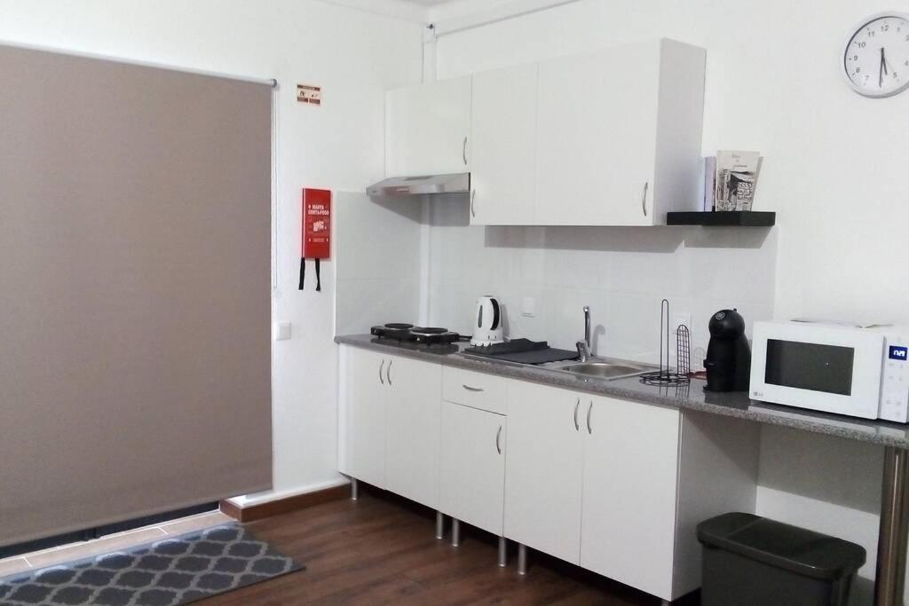 De Ca - Suite Com Acesso Independente E Kitchenette Lousa  Exterior photo